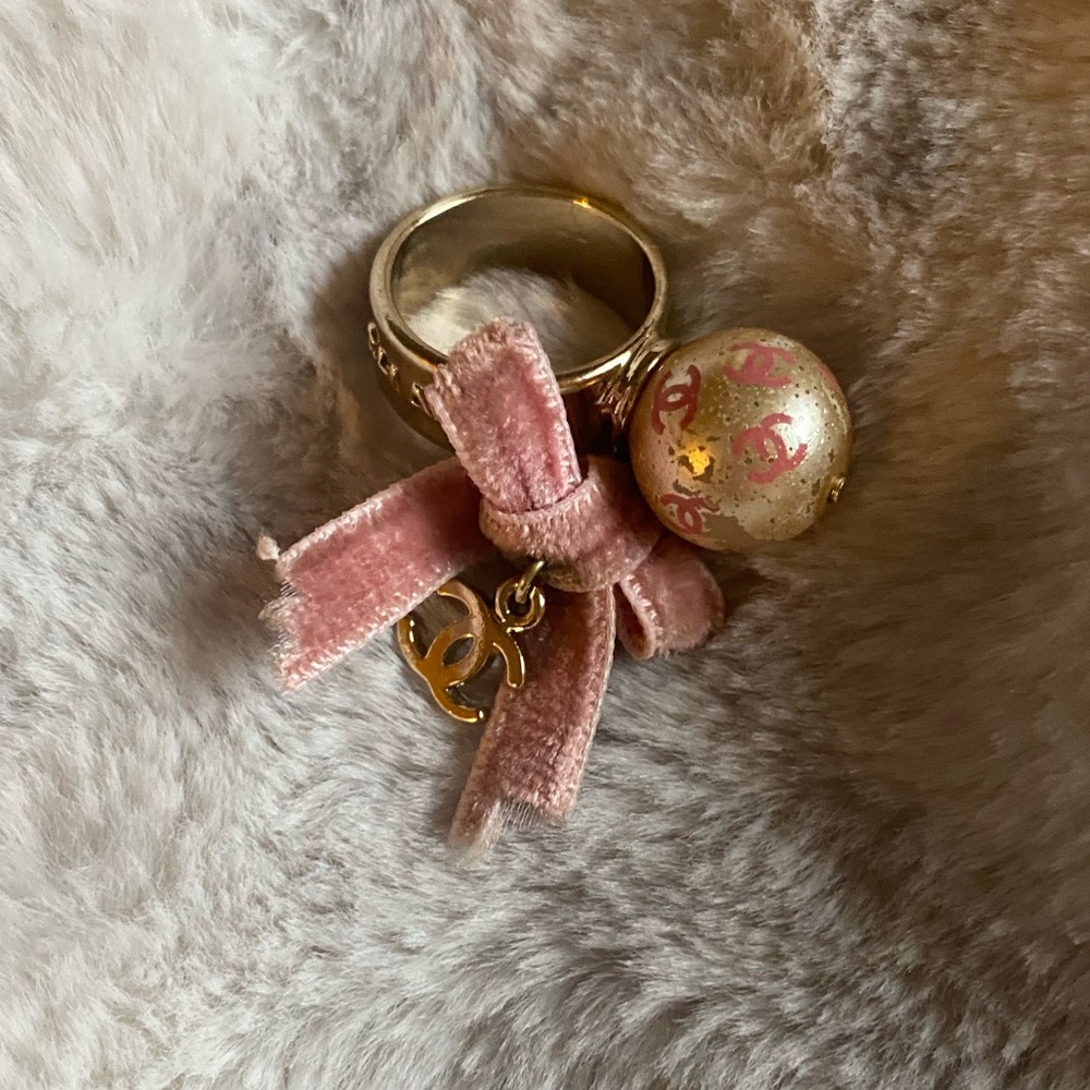 Auth Chanel 07C gold pink ribbon pearl cc logo ring 5.75